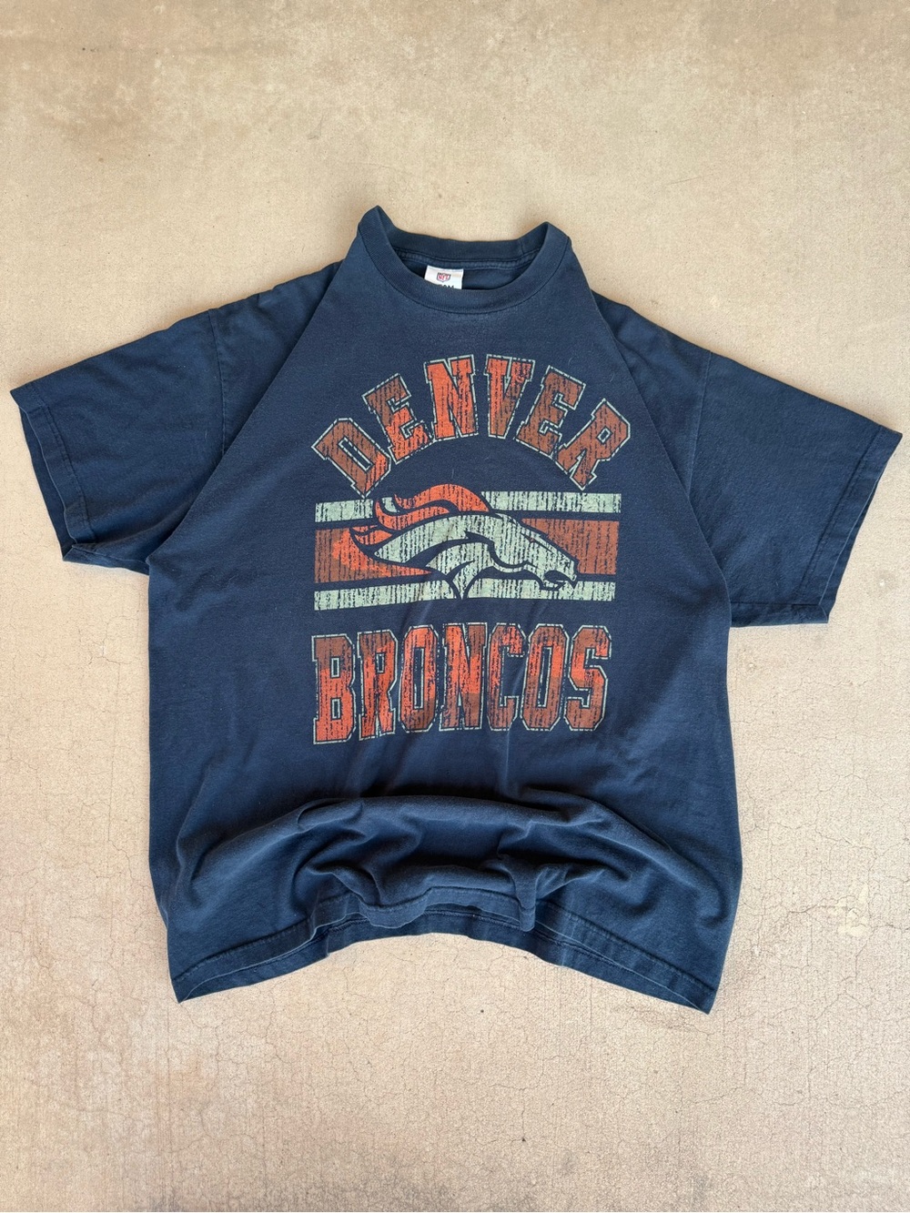 Vintage Denver Broncos NFL Team Apparel Graphic T-Shirt – Size XL